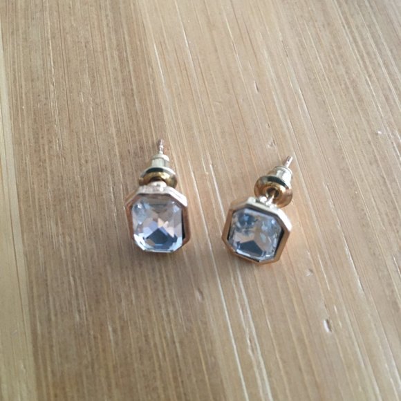 Gold Rhinestone Rectangular Stud Earrings. - Picture 5 of 7